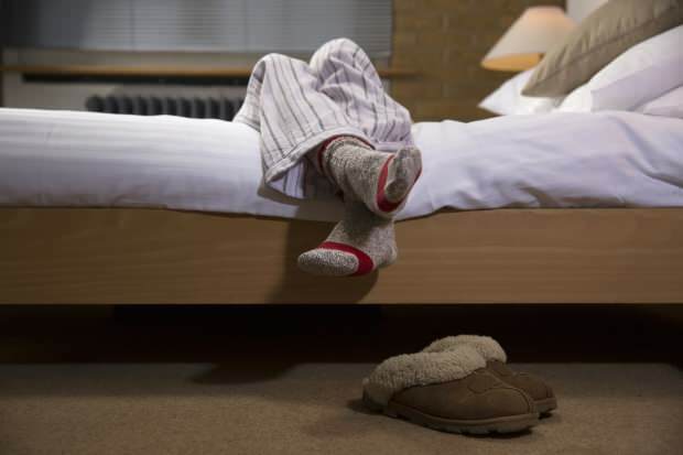 το σύνδρομο ανήσυχων ποδιών προκαλεί διαταραχή του ύπνου με έντονο πόνο