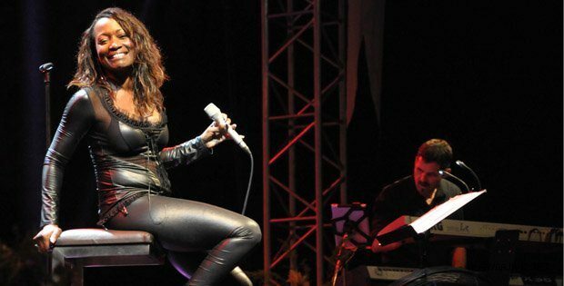 Ο Αμερικανός τραγουδιστής Della Miles γίνεται Dalyanlı