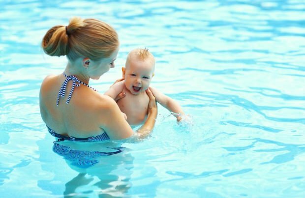Πότε μπορούν τα μωρά να μπουν στην πισίνα;