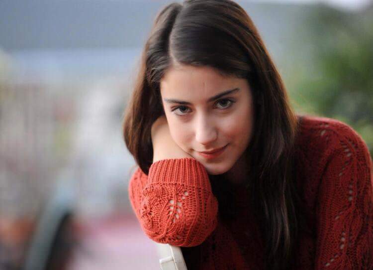 Hazal Kaya: Δεν κάλυψαν το περιοδικό γιατί ήμουν υπέρβαρος!