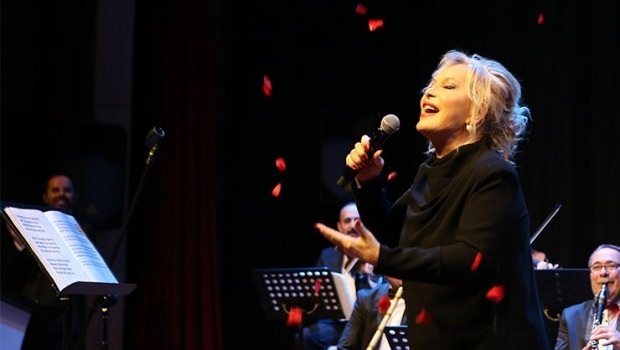 Emel Sayın: Υπάρχει άλλη μαγεία σε αυτά τα τραγούδια