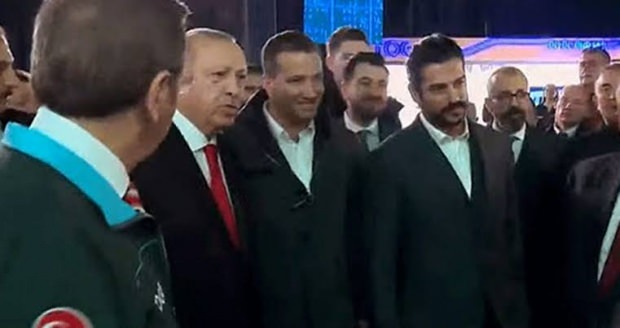 Ο Πρόεδρος Recep Tayyip Erdogan και ο Burak Ozchivit 