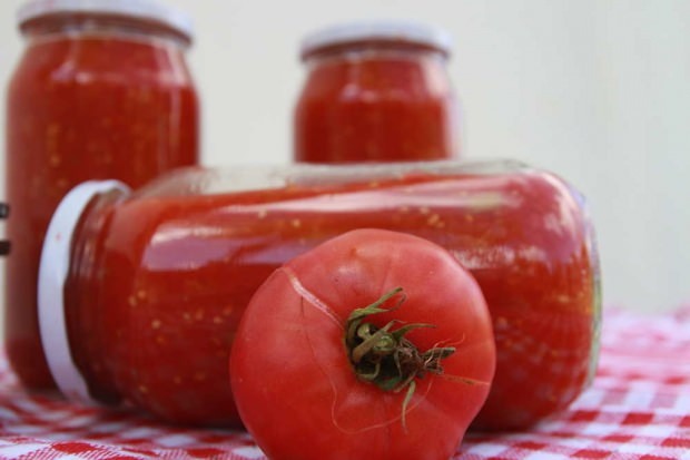 Πώς να φτιάξετε κονσέρβες ντομάτες στο σπίτι; Συμβουλές για την προετοιμασία χειμερινών ανδρών