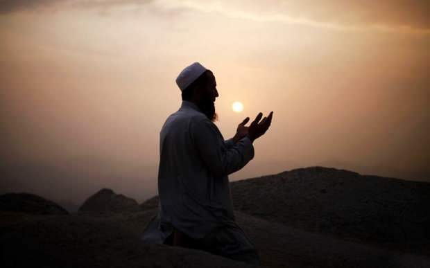 Πώς γίνεται η προσευχή το απόγευμα; Η αρετή της ανάγνωσης του Surah Amme μετά την προσευχή του απόγευμα