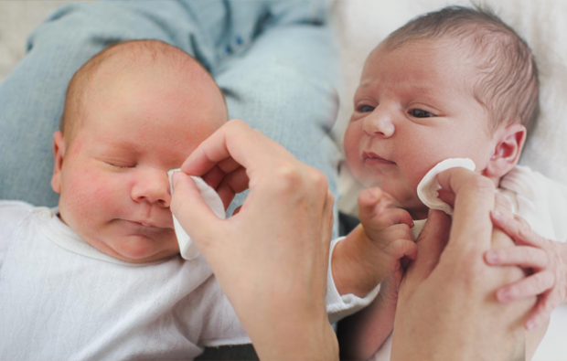 Πώς να αφαιρέσετε burrs στα μωρά; Τι προκαλεί φλύκταινα στα μωρά; Burr μασάζ με μητρικό γάλα