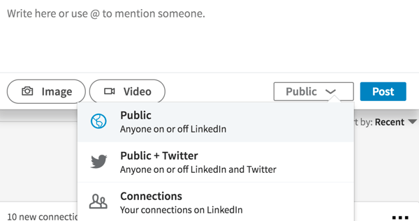 Για να κάνετε μια ανάρτηση LinkedIn ορατή σε όλους, επιλέξτε Δημόσιο από την αναπτυσσόμενη λίστα.