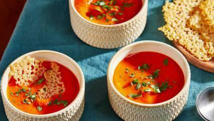 Λαχταριστή συνταγή για ντοματόσουπα με χυλοπίτες! Θα λατρέψετε αυτή την προετοιμασία της σούπας με χυλοπίτες ντομάτας.