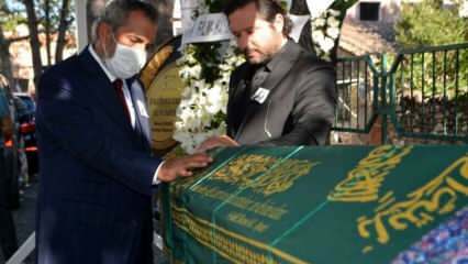 Ο Yavuz Bingöl είχε δυσκολία να σταθεί στην κηδεία του αδελφού του