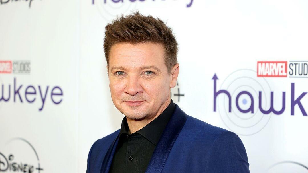 Συναισθηματική κοινή χρήση από τον Jeremy Renner! Το εκχιονιστικό εκχιονιστικό Hawkeye της Marvel