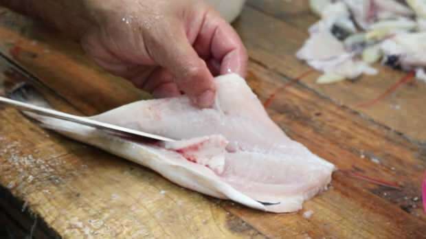 Πώς να καθαρίσετε τον μπακαλιάρο; Πρακτική λύση για τα αποξηραμένα ψάρια