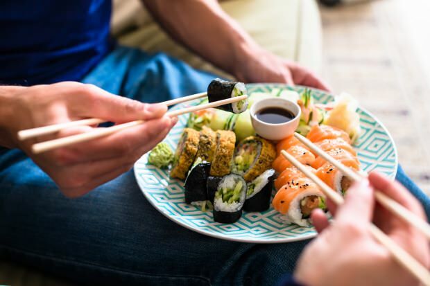 Πώς να φάτε σούσι; Πώς να φτιάξετε σούσι στο σπίτι; Σούσι κόλπα