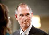 Ο Steve Jobs παραιτείται ως CEO της Apple
