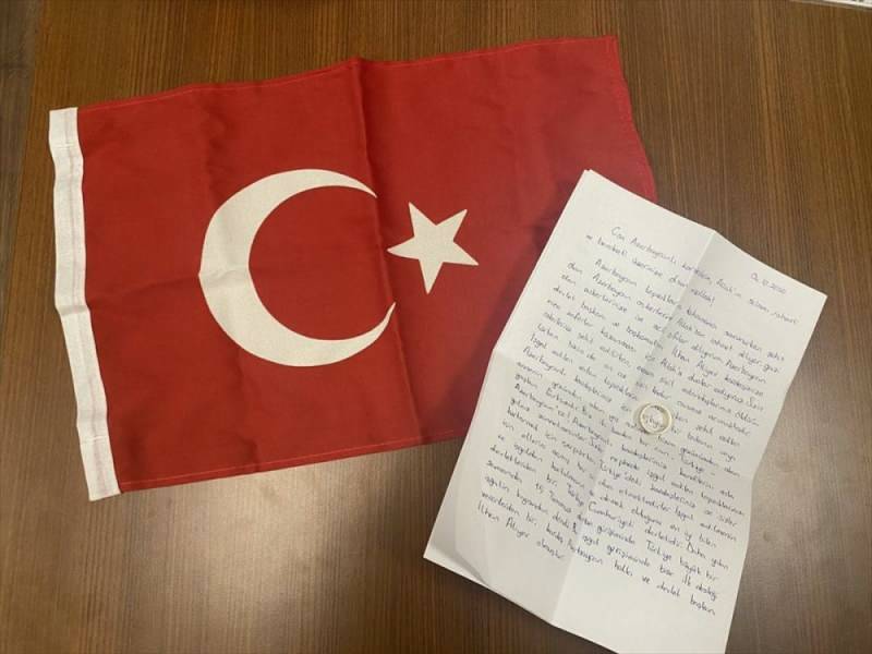 Το ζευγάρι δασκάλων έστειλε δαχτυλίδι αρραβώνων για να υποστηρίξει το Αζερμπαϊτζάν