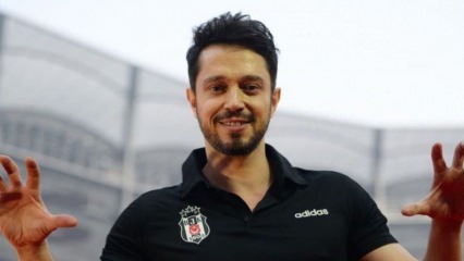 Δύσκολες στιγμές του Murat Boz, που πήρε τη σκηνή στους εορτασμούς του πρωταθλήματος του Beşiktaş!