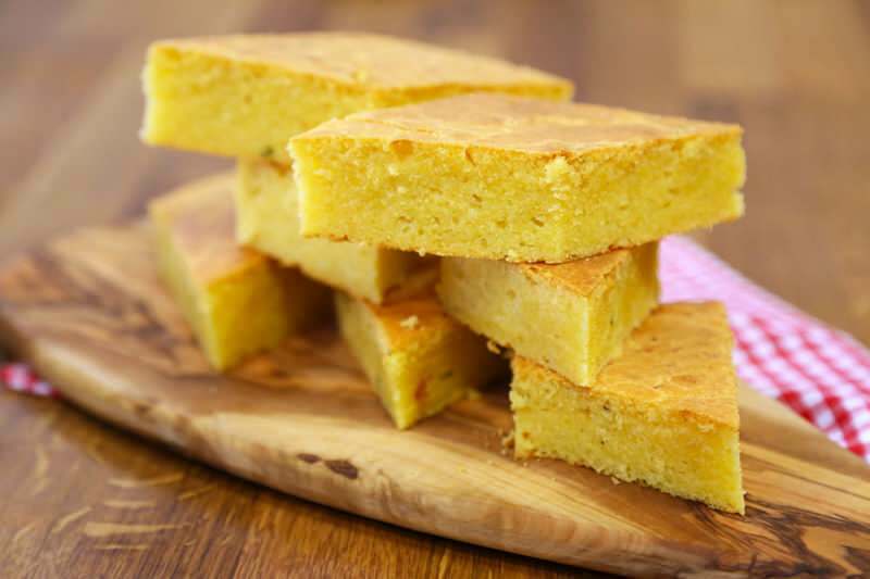 Πώς να κάνετε το ψωμί καλαμποκιού με τυρί το πιο εύκολο; Συμβουλές για καλαμπόκι με τυρί