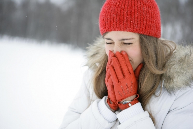 ένα άτομο με ψυχρή αλλεργία επηρεάζεται από το διπλάσιο κρύο από ένα κανονικό κρύο άτομο
