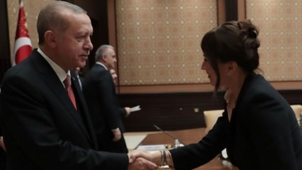 Σύγκλητο τηλέφωνο από τον πρόεδρο Erdoğan στον Demet Akbağ