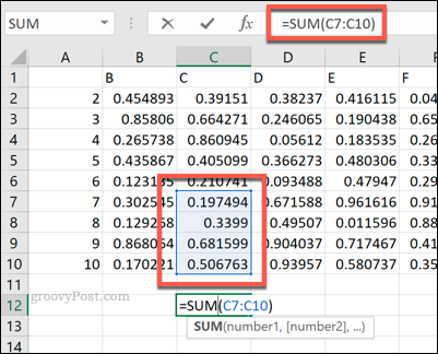 Ένας τύπος Excel SUM χρησιμοποιώντας ένα εύρος κελιών