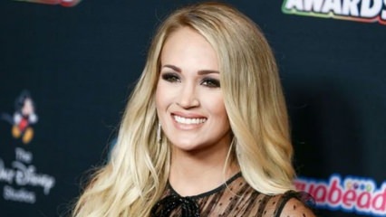 Η Carrie Underwood αποκαλύπτει το σεξ του μωρού της