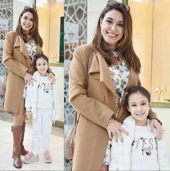 Η Zuhal Topal και η κόρη της