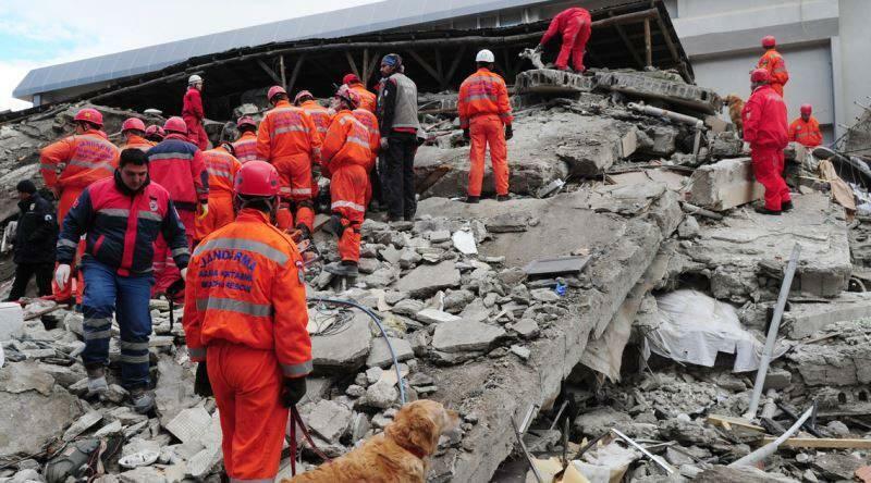 Βοήθεια εξοπλισμού από το TRT στη ζώνη του σεισμού