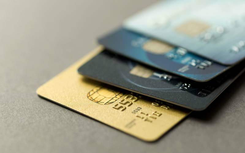 Τι είναι η χρεωστική κάρτα, τι κάνει; Πού χρησιμοποιείται η χρεωστική κάρτα;