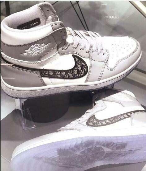 Παπούτσια Dior x Air Jordan 1