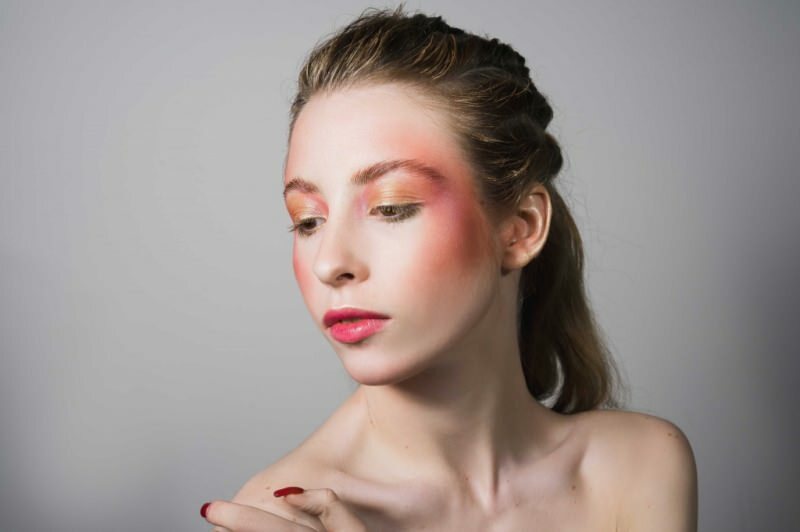 Τι είναι το draping makeup και πώς γίνεται το draping makeup; Συνδυάζοντας κόλπα μακιγιάζ