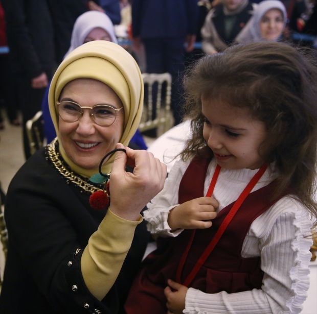 Η Πρώτη Κυρία Erdoğan συναντά τις γυναίκες των Βαλκανίων και των Ρουμελιών