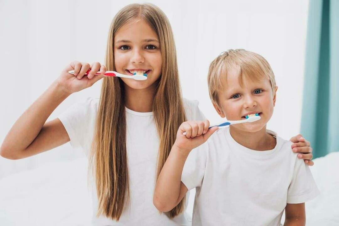 Επιλέγοντας τη σωστή οδοντόβουρτσα και πάστα 