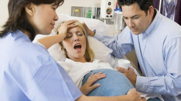 Πώς να γεννήσετε κανονικά; Πότε η εμμηνόρροια έρχεται σε τάξη μετά τη γέννηση; Κανονικός πόνος στην εργασία ...