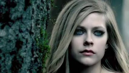 Η Avril Lavigne πήρε σιωπηλή ασθένεια δολοφόνων!