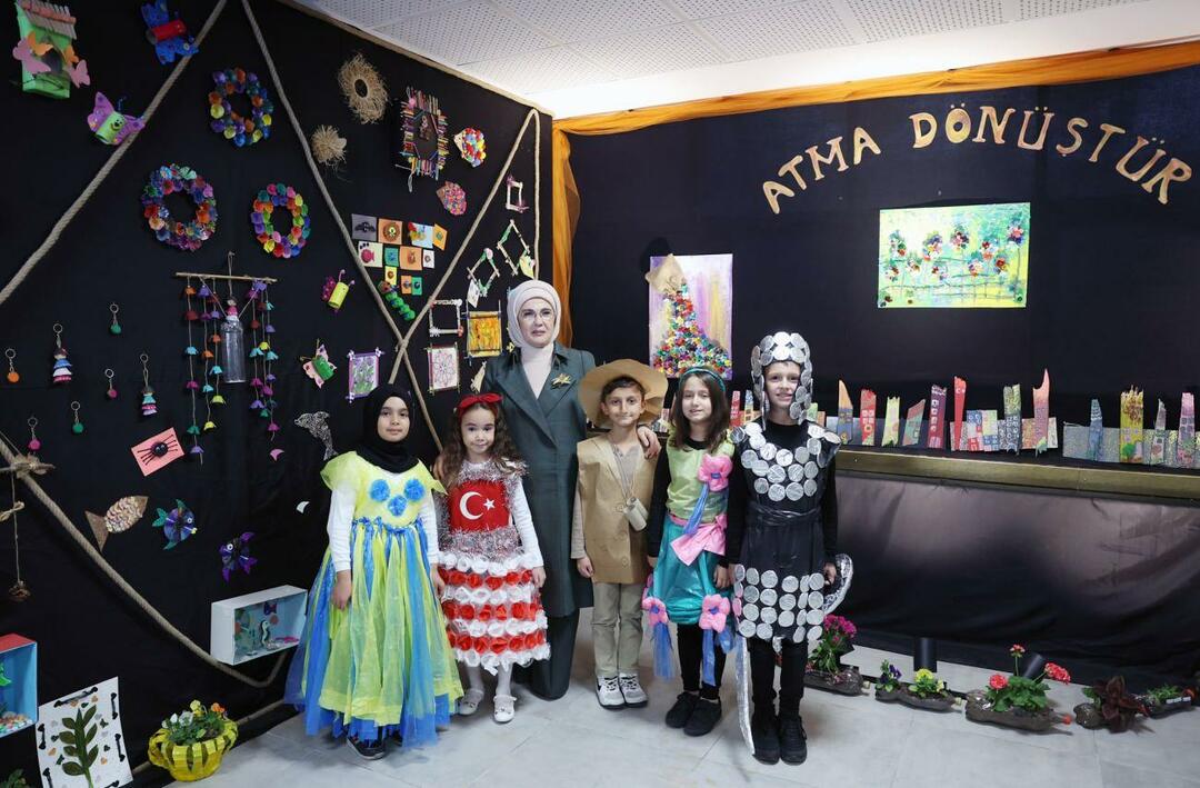 Η Εμινέ Ερντογάν επισκέφθηκε το Δημοτικό Σχολείο Ostim στην Άγκυρα