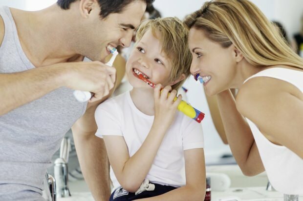 Κάνοντας φυσική οδοντόπαστα για παιδιά στο σπίτι
