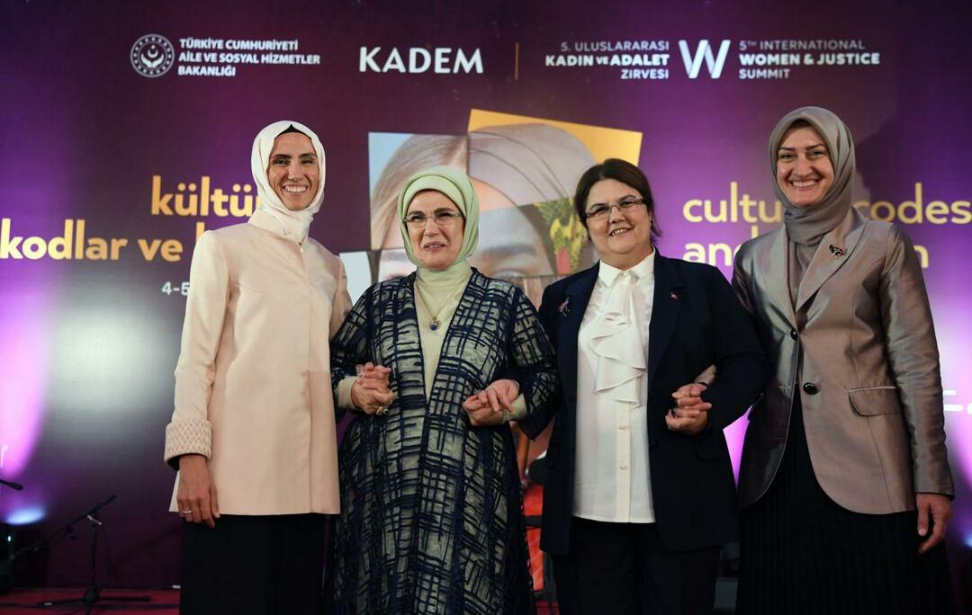 Η Πρώτη Κυρία Ερντογάν συναντήθηκε με τον Καουτάρ Κρίκου, Υπουργό Εθνικής Αλληλεγγύης, Οικογένειας και Γυναικείας Θέσης της Αλγερίας.