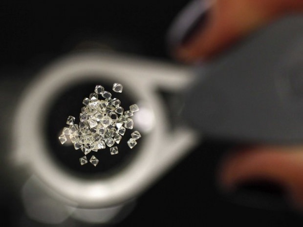 Πώς να καταλάβετε τα πλαστά διαμάντια;