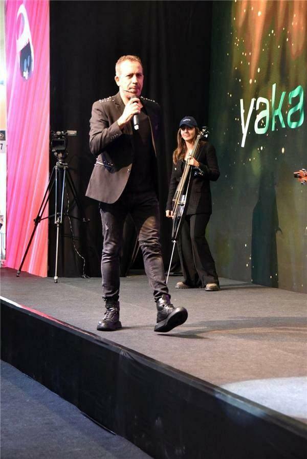 Ο Haluk Levent έδωσε μια συναυλία στη Yakaza 