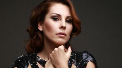 Η τραγουδίστρια Funda Arar τράβηξε την προσοχή με το botox της πρόσωπο