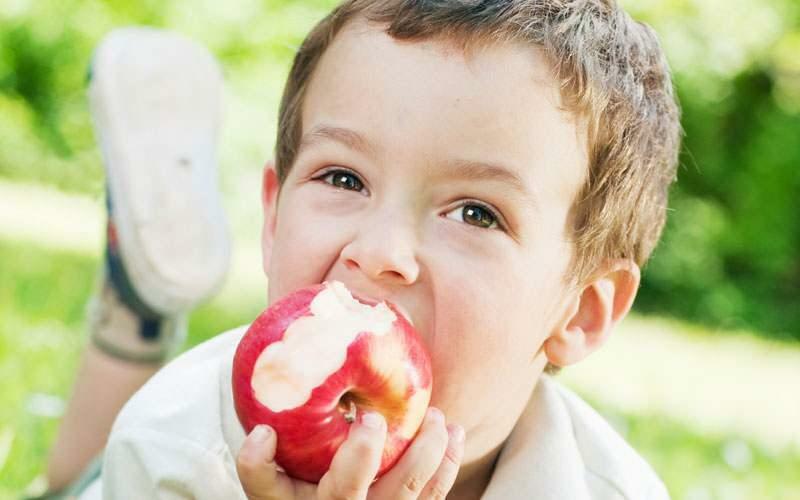 Κατανάλωση φρέσκων φρούτων και λαχανικών για την υγεία των δοντιών στα παιδιά