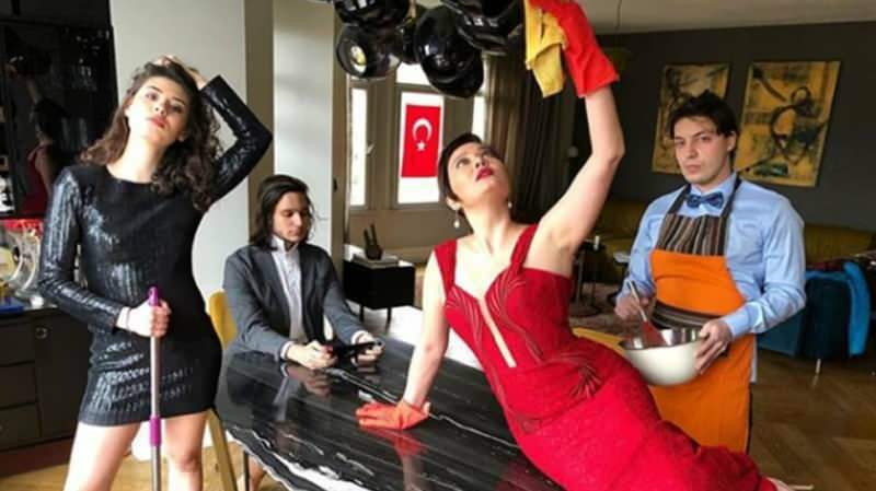 Το στυλ του εορταστικού καθαρισμού Nurgül Yeşilçay! Έκανε τον δικό του καθαρισμό