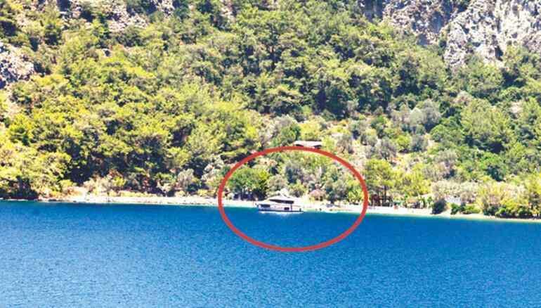 Ο Şahan Gökbakar αγόρασε ένα σπίτι σε έναν ερημικό κόλπο! Ενοχλήθηκε από τουριστικά σκάφη ...