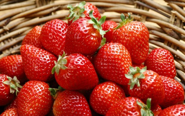 Άγνωστα οφέλη της φράουλας στο δέρμα! Πώς εφαρμόζεται το λάδι φράουλας στο δέρμα; Περιποίηση δέρματος με φράουλες ...