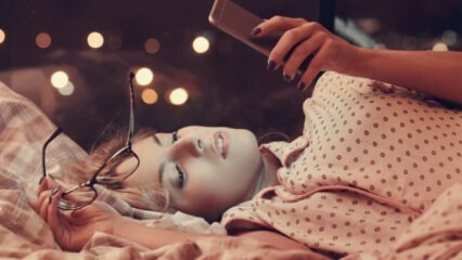 Τι προκαλεί τη χρήση τηλεφώνου πριν πάτε για ύπνο;
