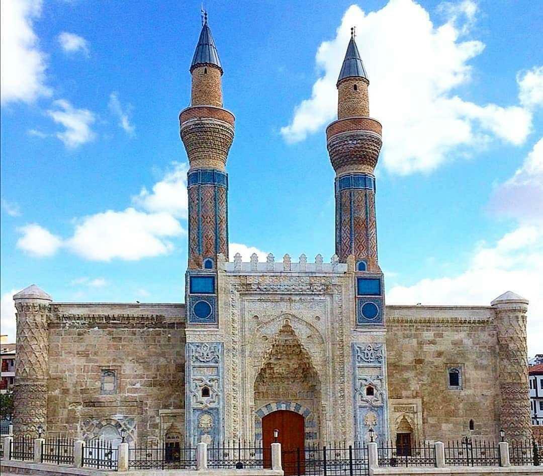 Σκηνές από το Gök Madrasa