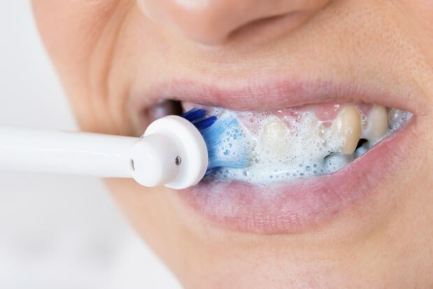 Πώς προστατεύεται η στοματική και η οδοντική υγεία; Ποια είναι τα πράγματα που πρέπει να λάβετε υπόψη κατά τον καθαρισμό των δοντιών;
