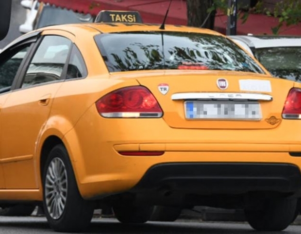 Ο Berrak Tüzünataç πήρε ένα ταξί δωρεάν