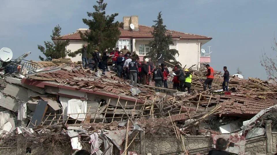 Η Εμινέ Ερντογάν μετέφερε τις καλύτερες ευχές της σε όλους τους πολίτες που επλήγησαν από τον σεισμό της Μαλάτια