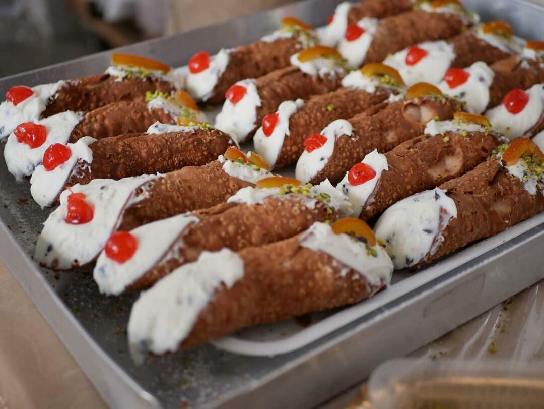 Τι είναι το cannoli και πώς παρασκευάζεται; Συνταγή ιταλικού γλυκού canola