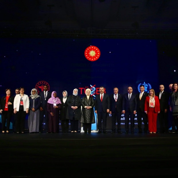 emine erdoğan παραδοσιακό ιατρικό συνέδριο