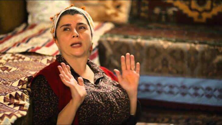 Ποιος είναι ο Gülcihan, η μητέρα του Girl in the Glass Sedat; Ποιος είναι ο Devrim Yakut και πόσο χρονών είναι;